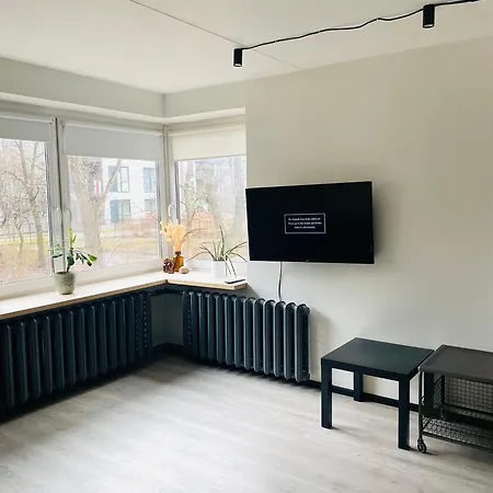 Modern & Cozy Gem - Spacious Retreat With Private Entrance *