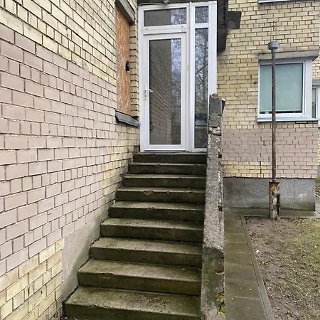 Modern & Cozy Gem - Spacious Retreat With Private Entrance *