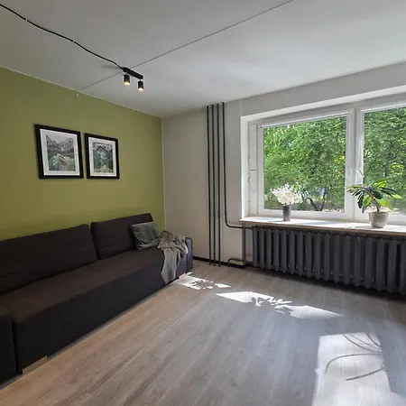Modern & Cozy Gem - Spacious Retreat With Private Entrance Apartment