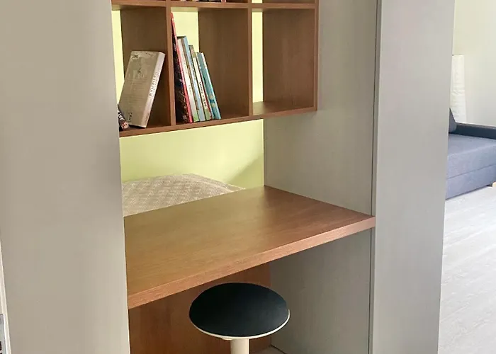 Апартаменти Modern & Cozy Gem - Spacious Retreat With Private Entrance *