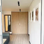 Modern & Cozy Gem - Spacious Retreat With Private Entrance *