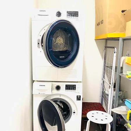 Modern & Cozy Gem - Spacious Retreat With Private Entrance *