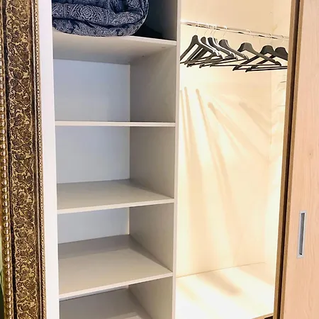 Modern & Cozy Gem - Spacious Retreat With Private Entrance 维尔纽斯