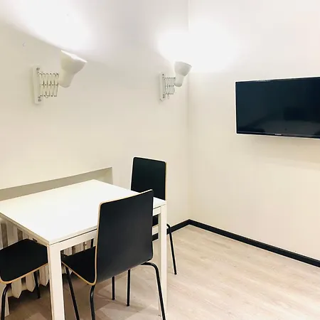 Modern & Cozy Gem - Spacious Retreat With Private Entrance *