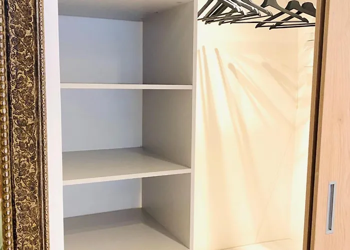 Modern & Cozy Gem - Spacious Retreat With Private Entrance Wilno